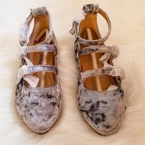 Girl's Silver Velvet Flats